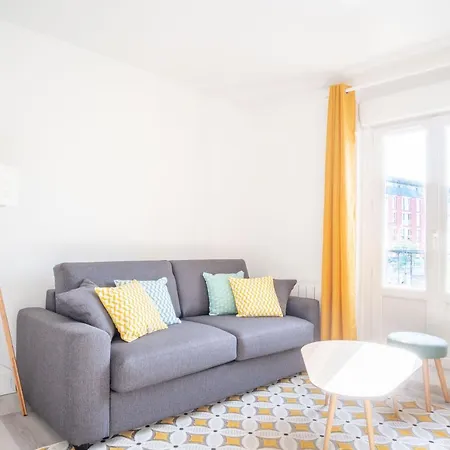 Apartment Danton Renaissance - F2 Renove - Equipe *