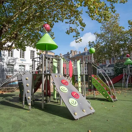 Danton Renaissance - F2 Renove - Equipe *